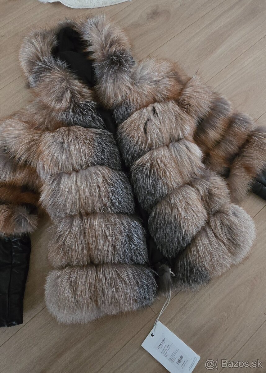 Predám kožuch pravá líška ,+jahňacia koža .. rukávy je možné