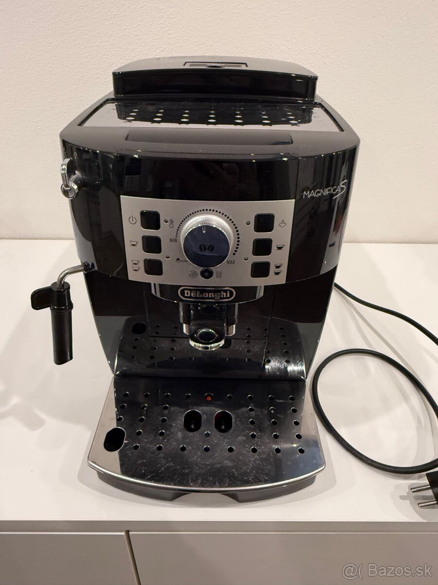 Kavovar Delonghi Magnifica S