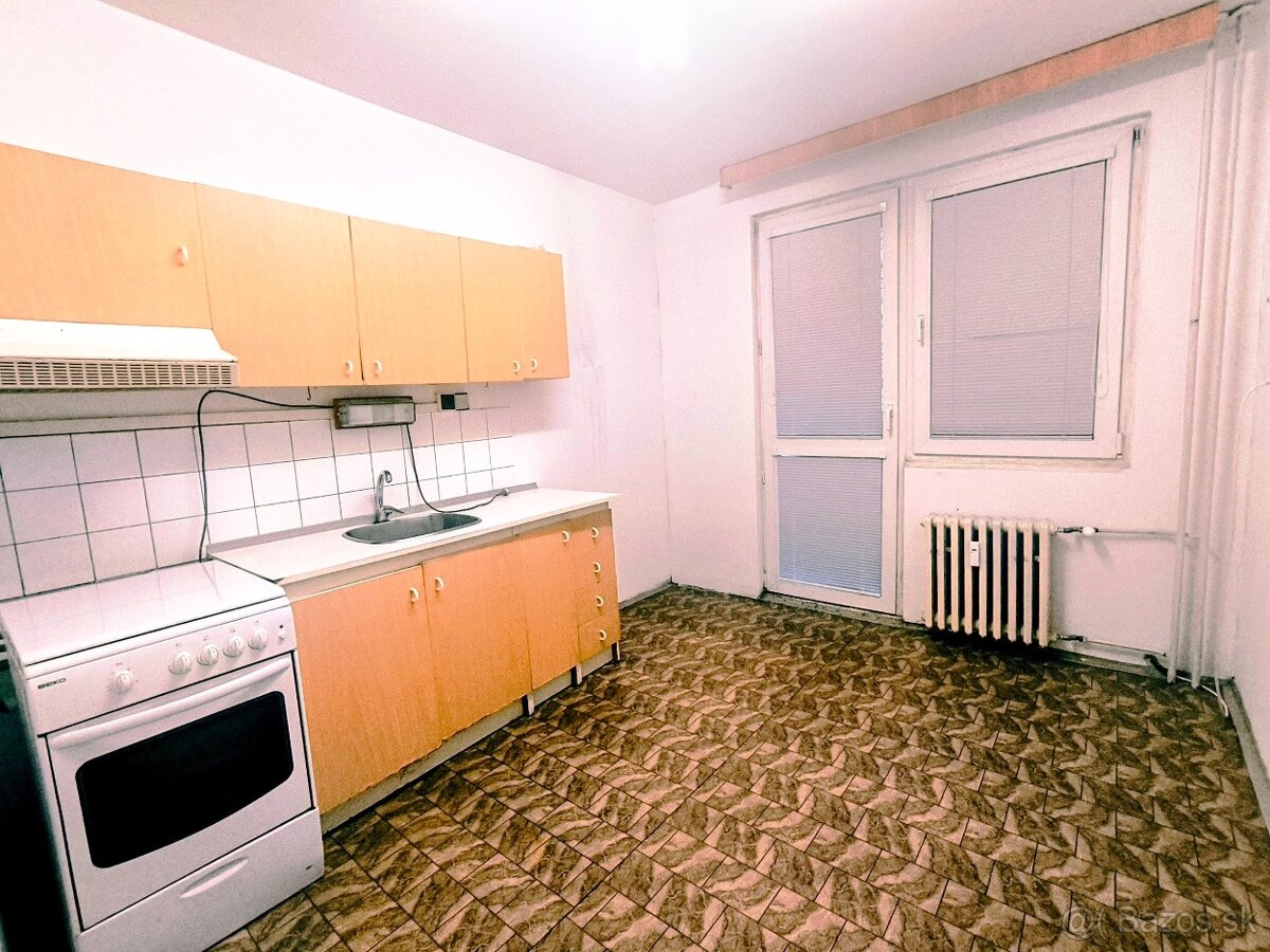 Priestranný 78 m2 3 izb. byt s balkónom na PREDAJ - KOMÁRNO