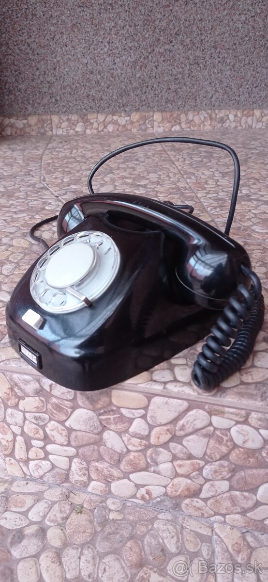 Bakelitovy retro telefon