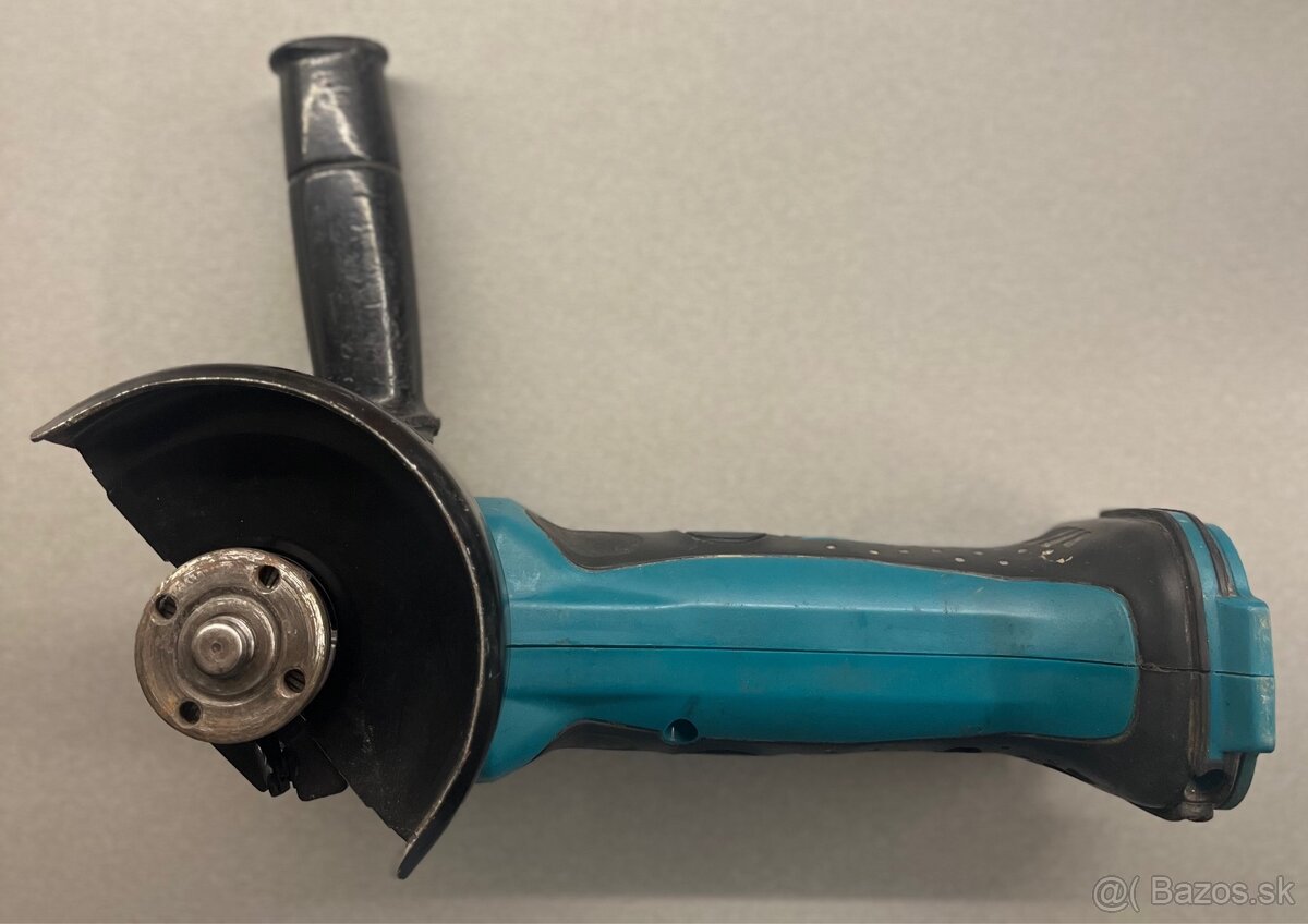 Uhlová brúska Makita DGA452