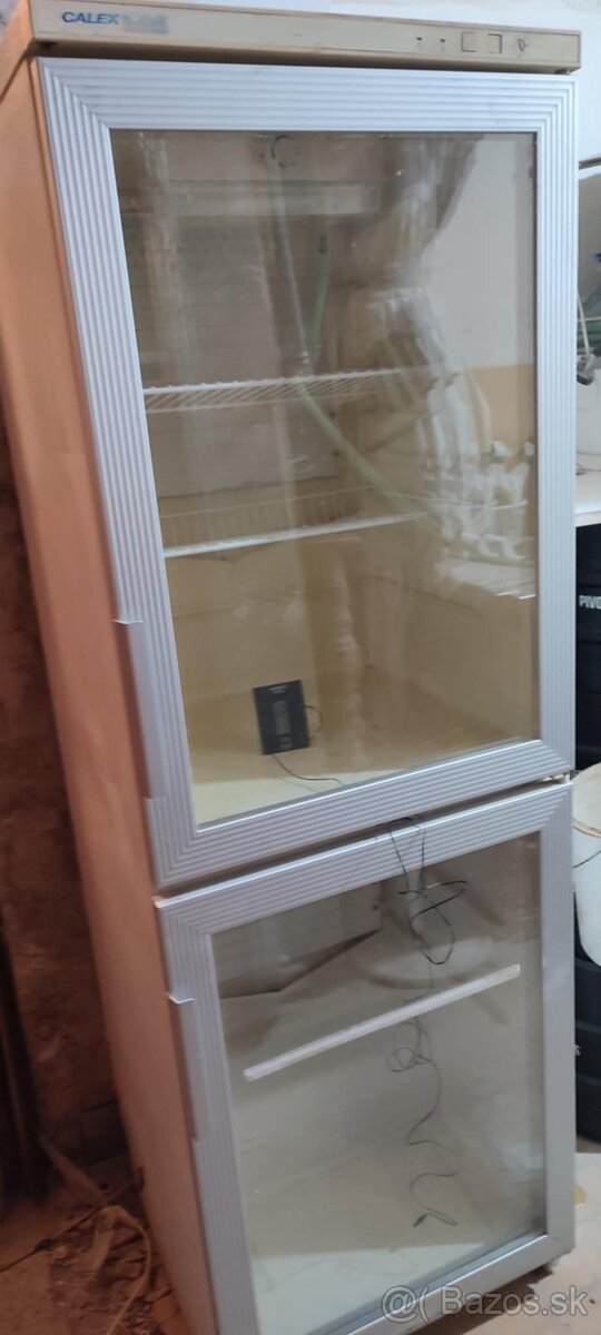 Presklená chladnička