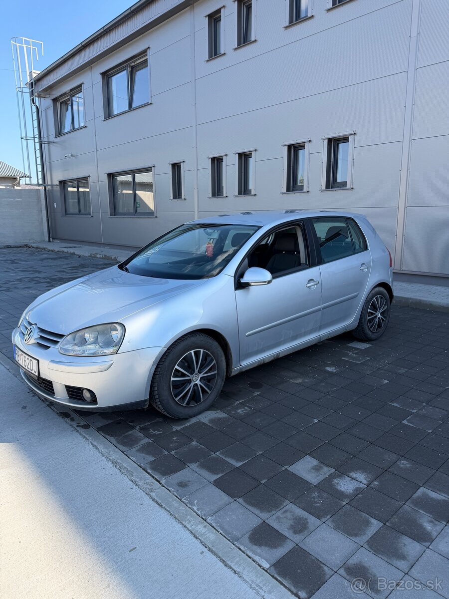 Golf V 1.6 benzín