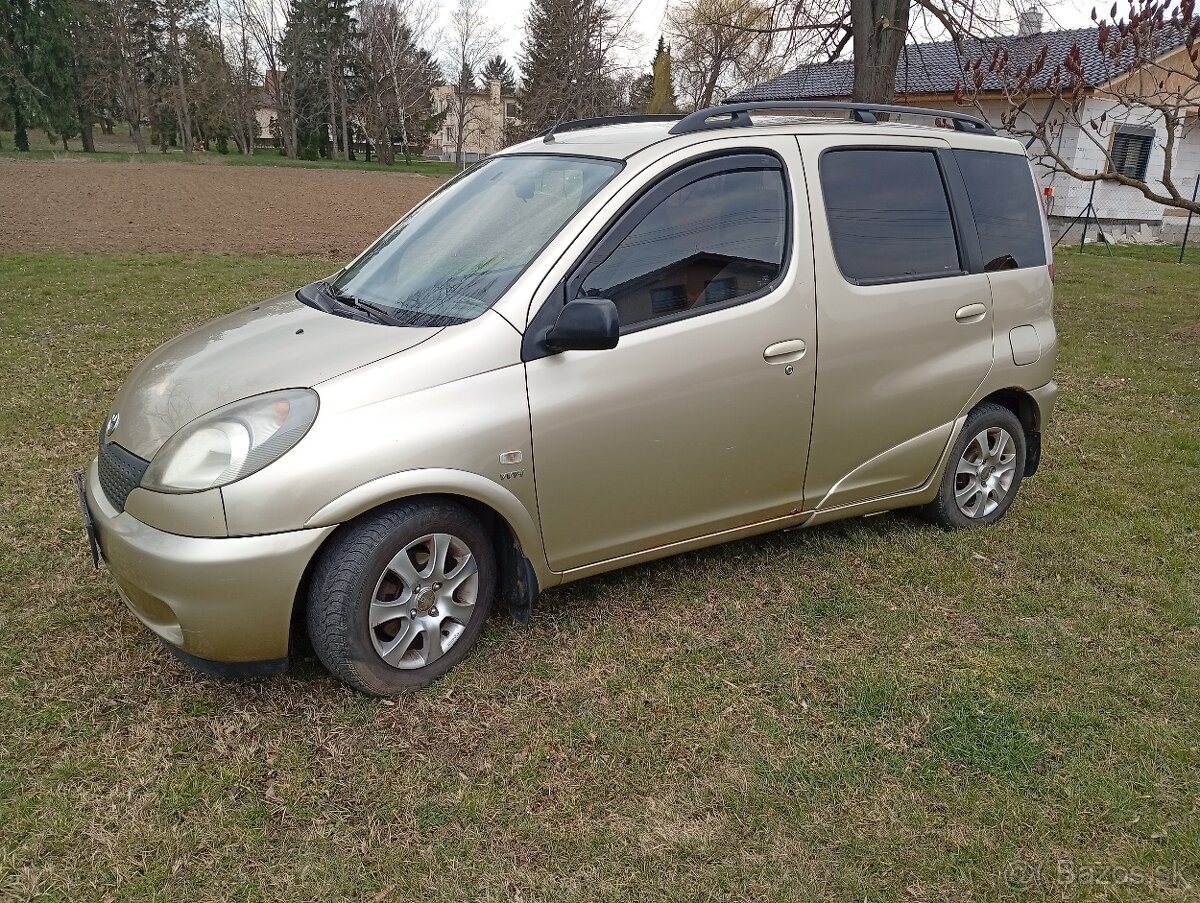 Predám Toyota Yaris Verso 1,5 vvti