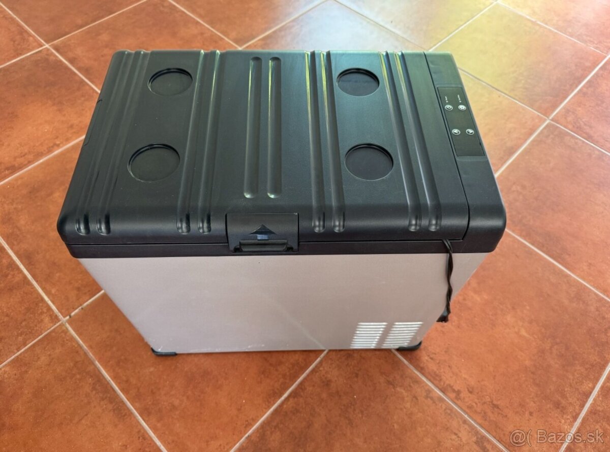 kompresorová chladnička mrazák Compass