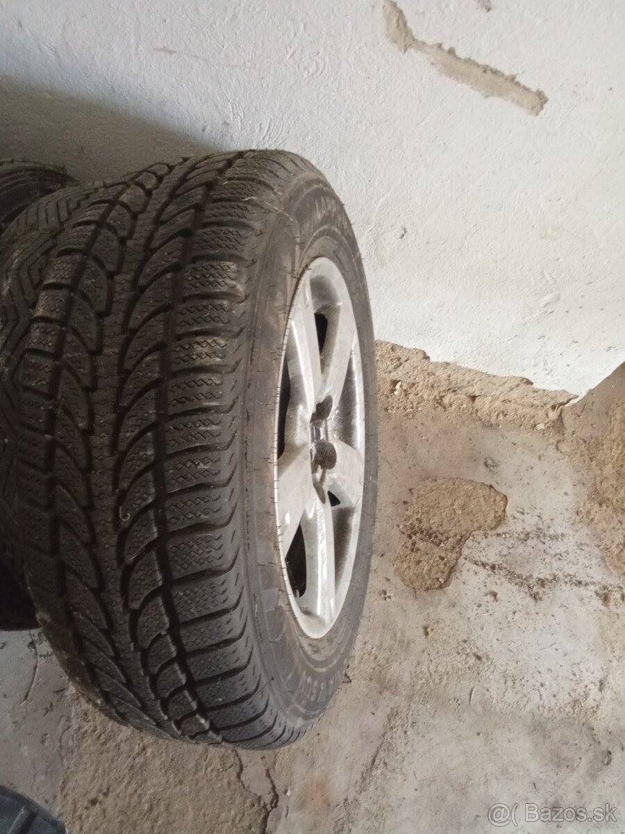 Rezerva na toyota Rav4 nova17