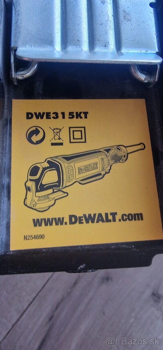DEWALT Elektrická oscilačná brúska + sada príslušenstva, 300