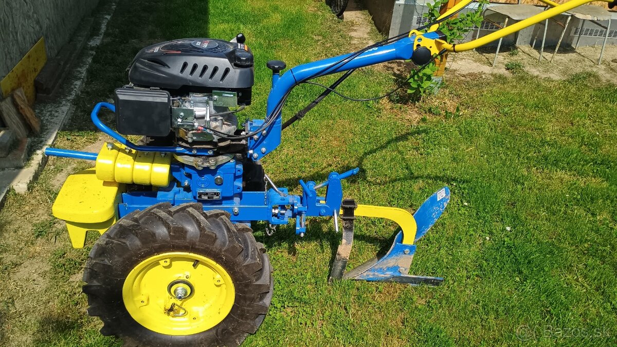 Predam malotraktor Agzat.