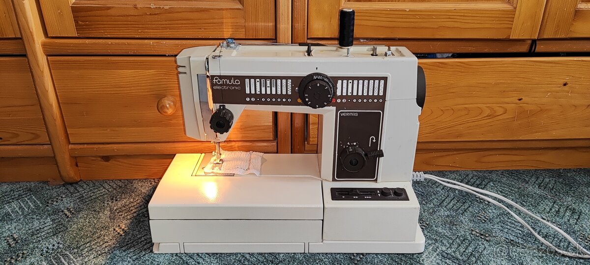 Predám šijací stroj Veritas Famula 4891 electronic+prísluš.