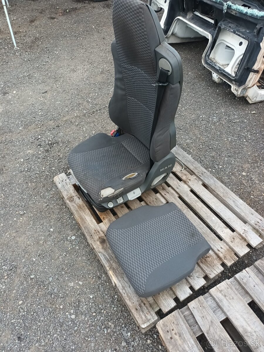 Man tgl Sedačka řidiče