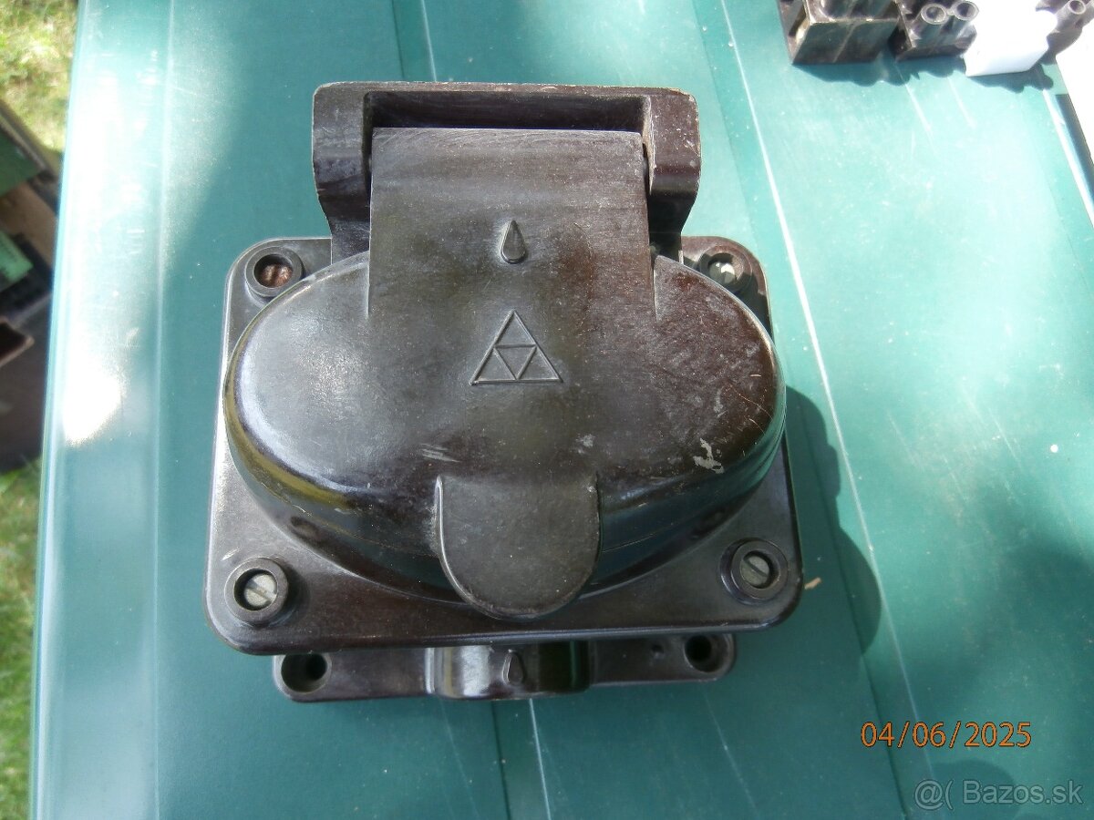 Zasuvka 16A/380V,5-kolikova.