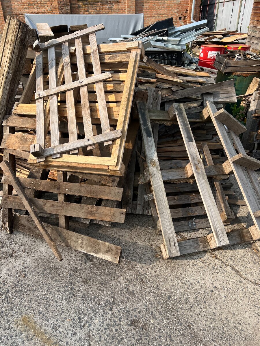 Darujem za odvoz drevený materiál