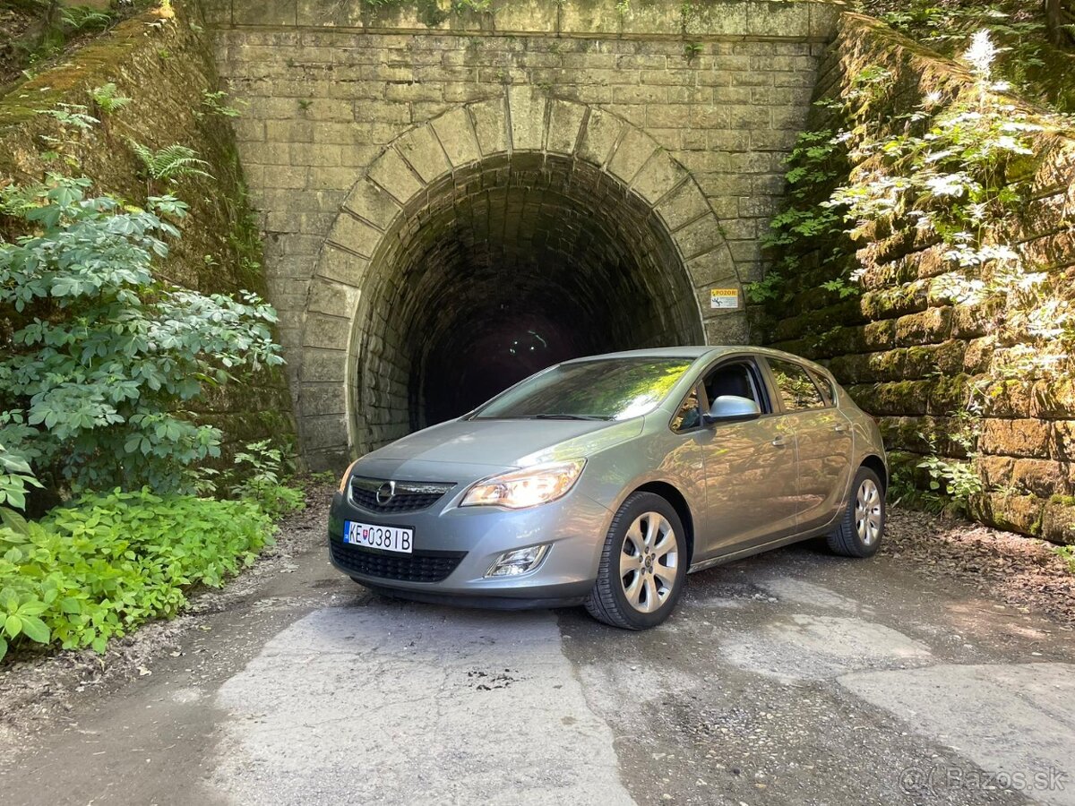 Opel Astra J 1.6 85kw