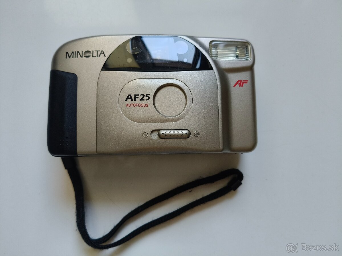 Starý klasický fotoaparát Minolta AF 25 Autofocus