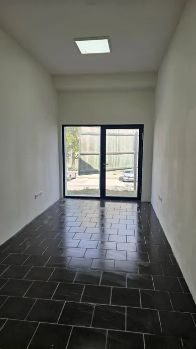 NA PRENÁJOM OBCHODNÝ/KANCELÁRSKY PRIESTOR PO84-2-04 17,3M2 P