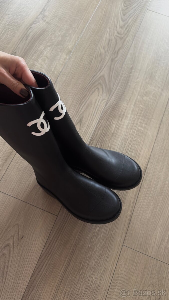Gumáky Chanel