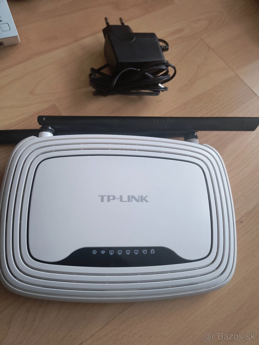 Wifi router TP link.   10e