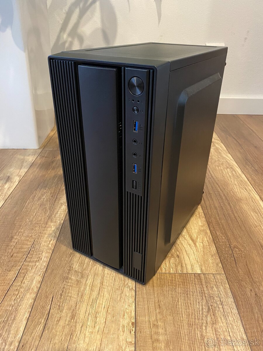 Herné PC s FHD lcd monitorom.