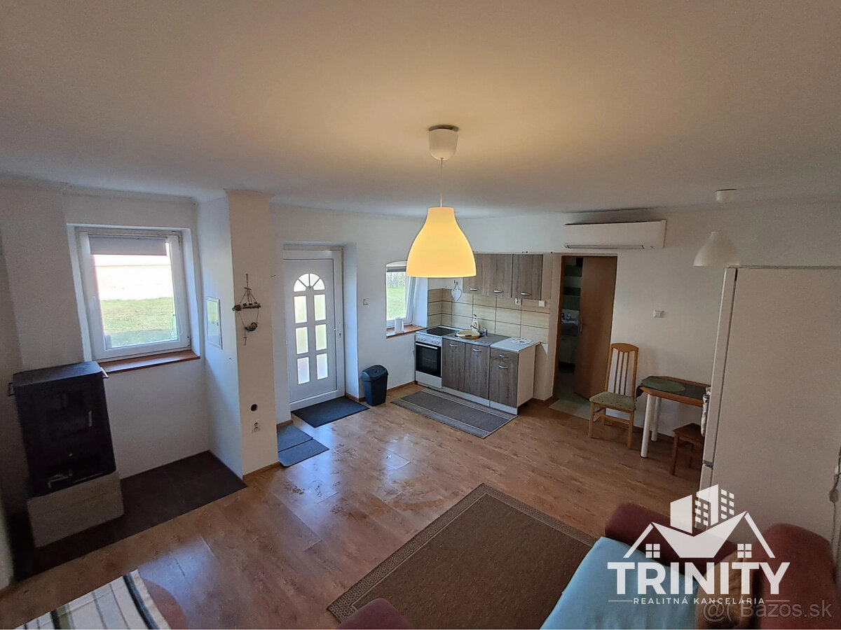 Na predaj 2-izbový dom s velkým pozemkom v obci Palárikovo,