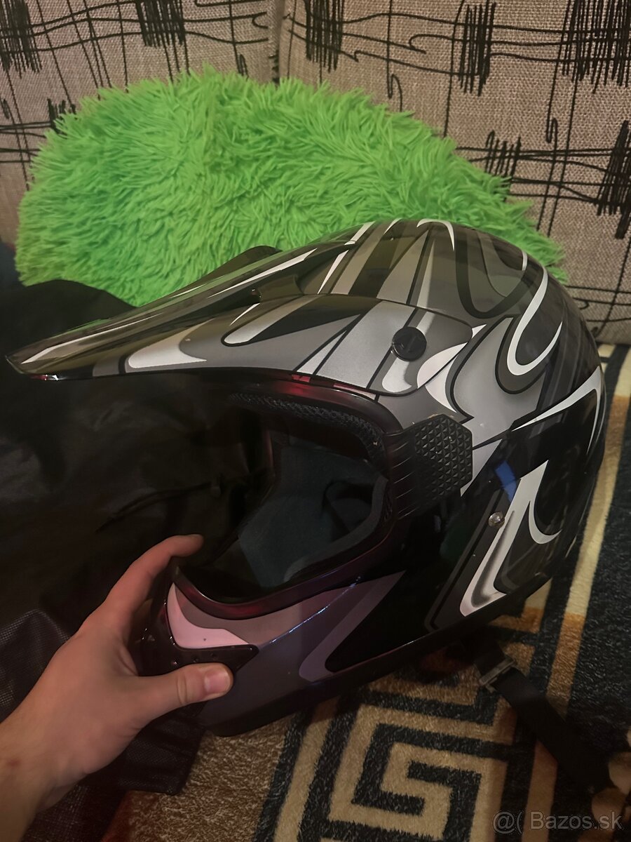 Predám prilbu na motorku motocross + rukavice