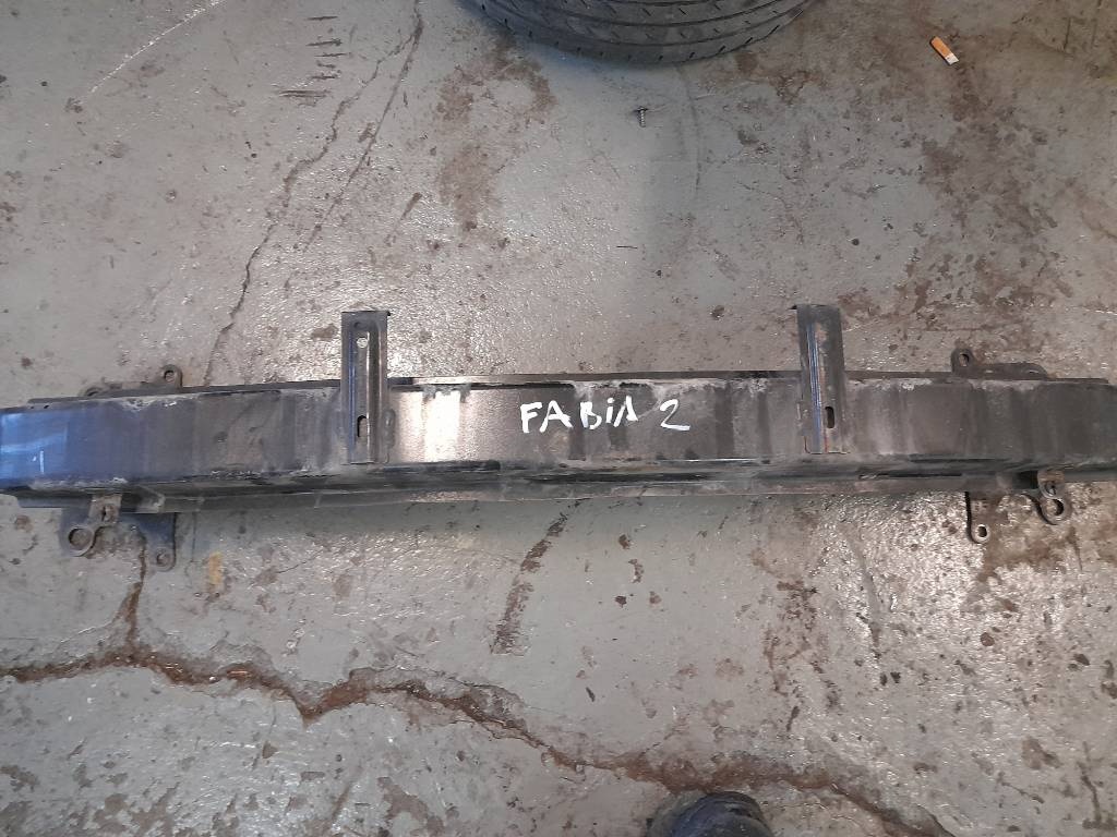 Skoda fabia 2 predna vystuha naraznika 2007