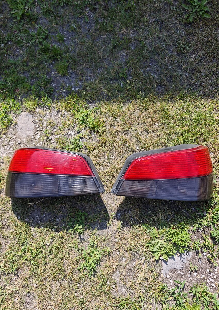 Zadné svetlá Peugeot 306