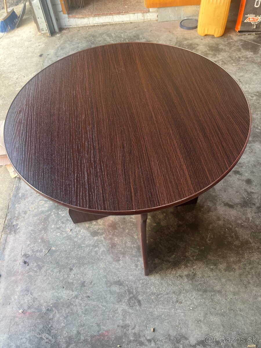 Okrúhle stoly
