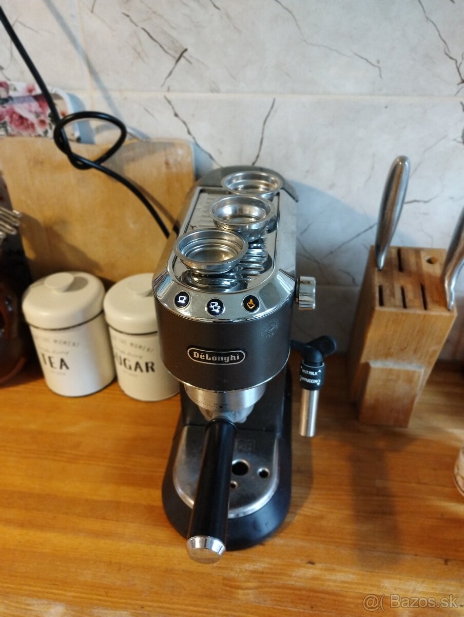 Kavovar delonghi dedica