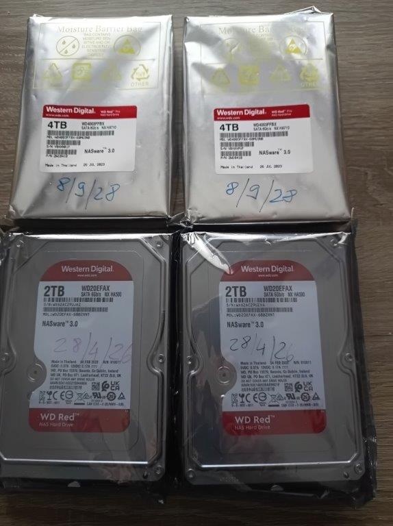 4 / 2 TB Western Digital Red/ Red™ Pro - nepouzite