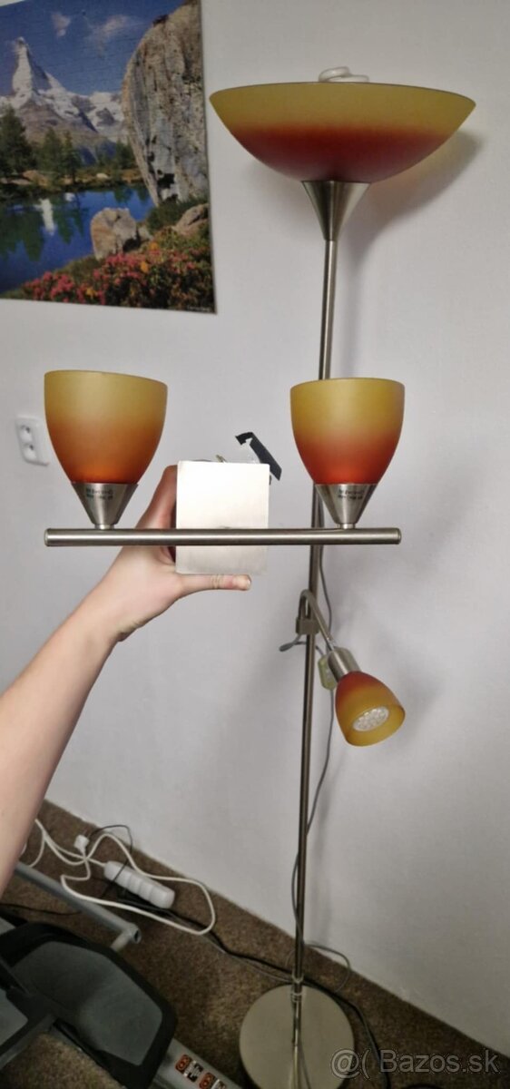 Predám stojacu lampu + darujem rovnaké nástenné svietidlá