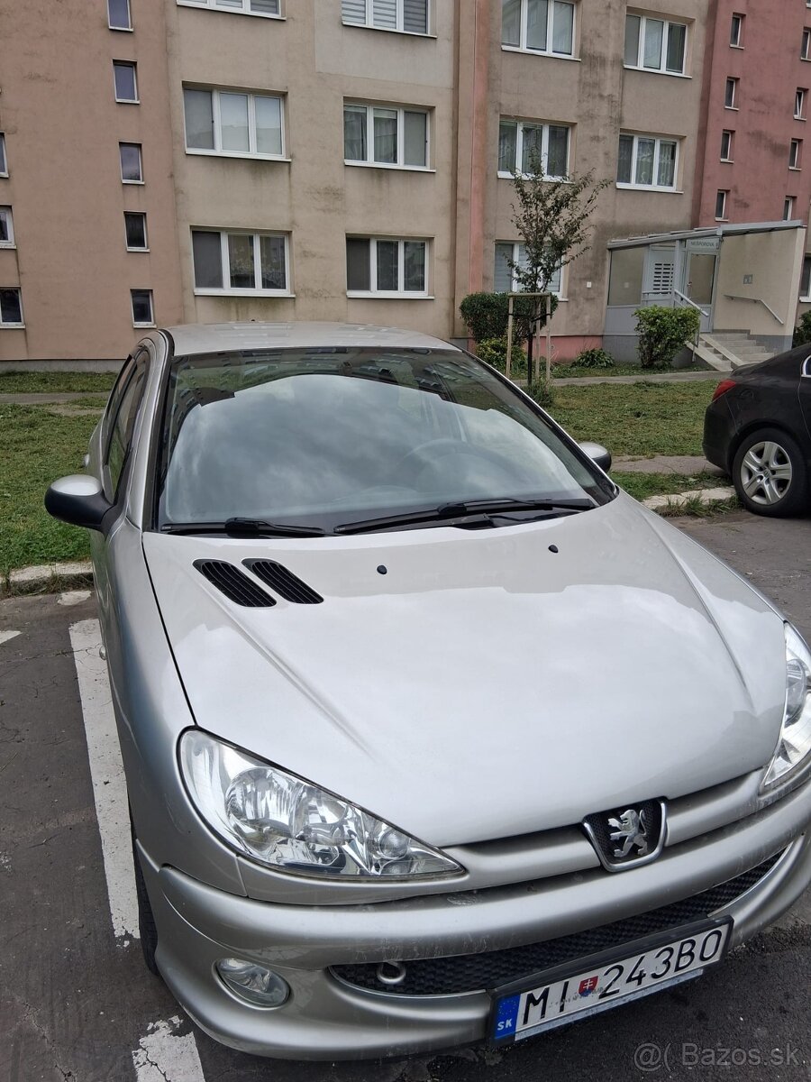 Rezervovane: Peugeot 206 1.4 benzín 92 tis km