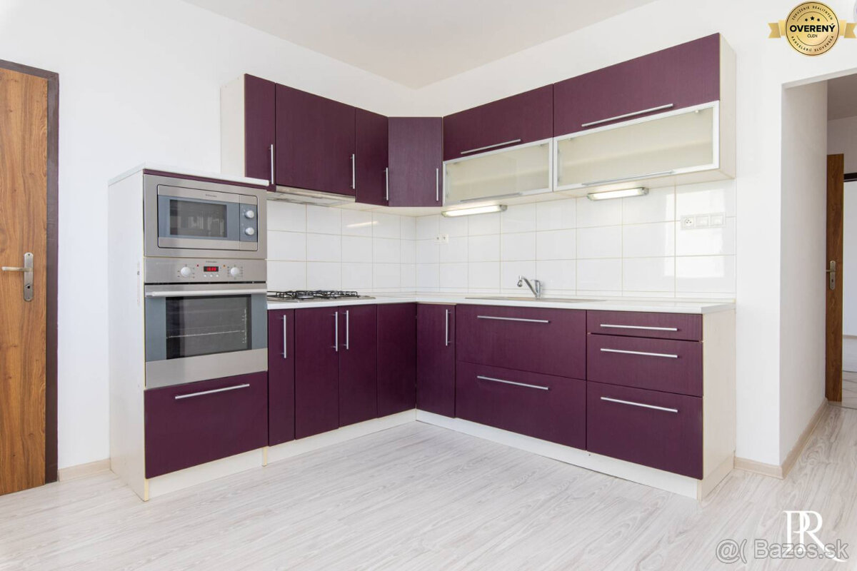 3-IZB.BYT S ÚŽASNÝMI VÝHĽADMI NA DUBNICU, 68m2, POD HÁJOM