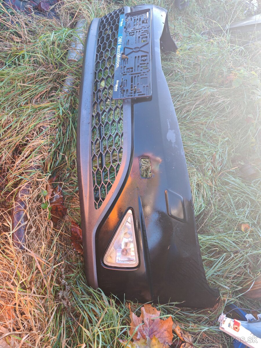 Predám predný nárazník Honda civic ufo