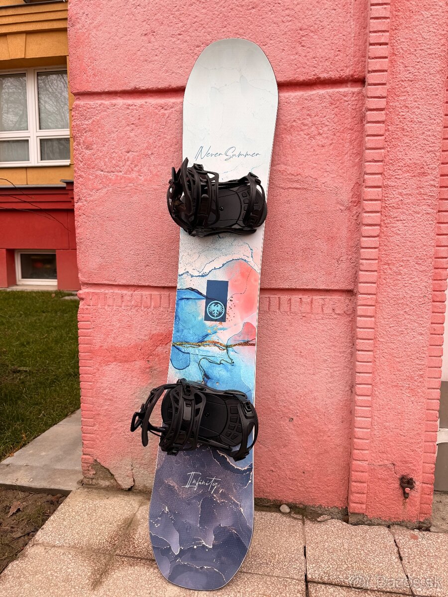 Damsky snowboard Never Summer - 145cm