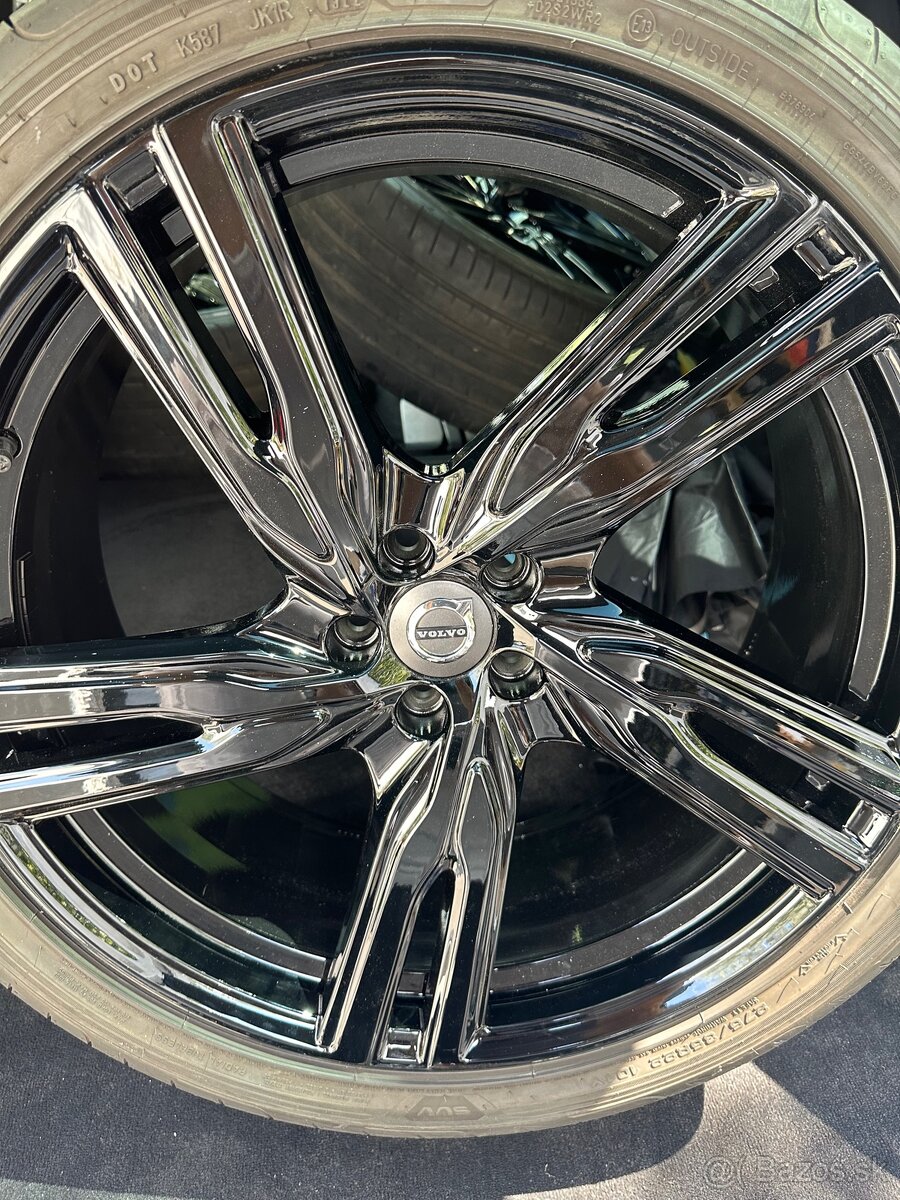 Čierne komplety Volvo R22 R-Design