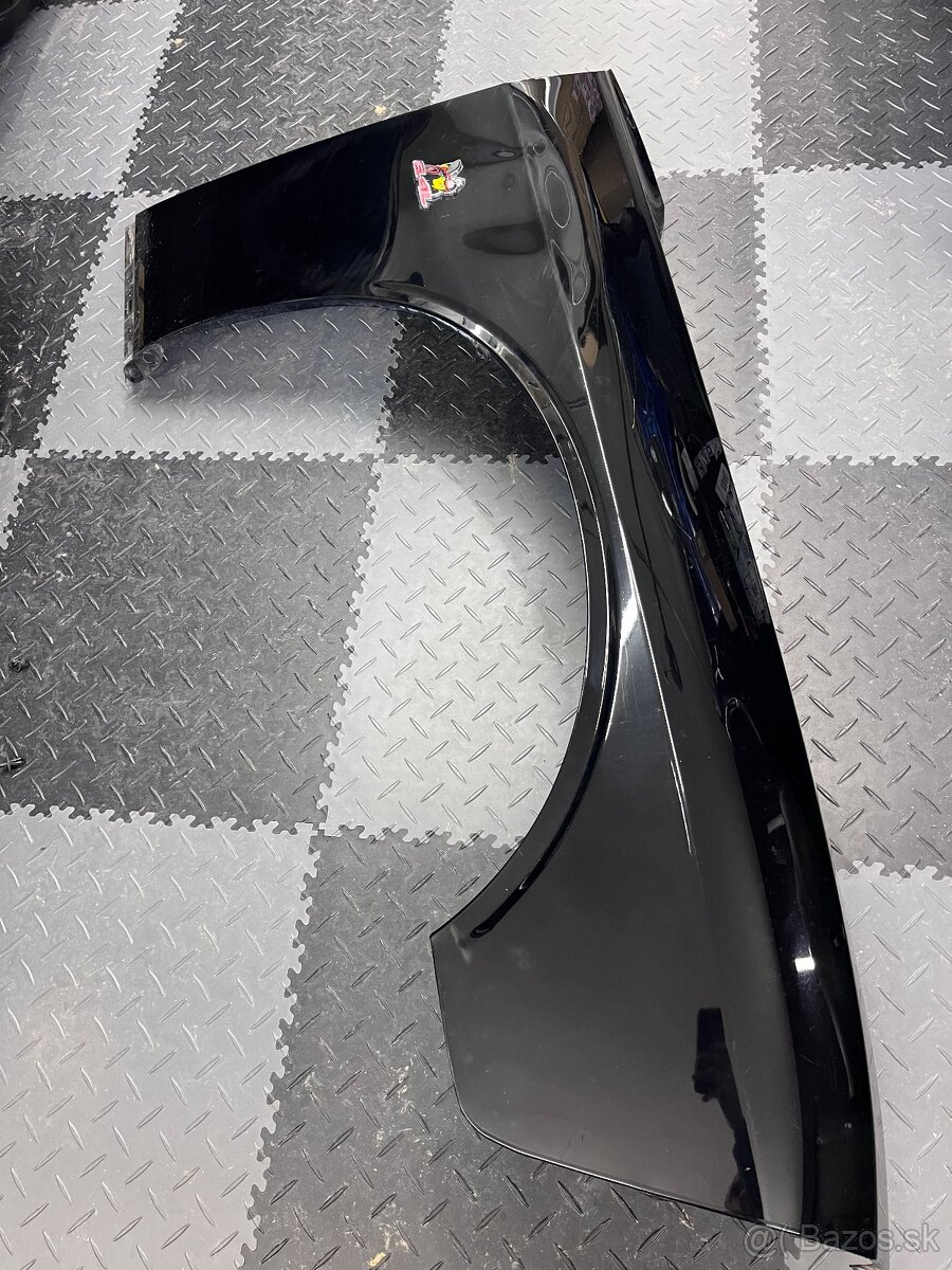 Dodge Challenger Spoiler pravý predný blatník a iné