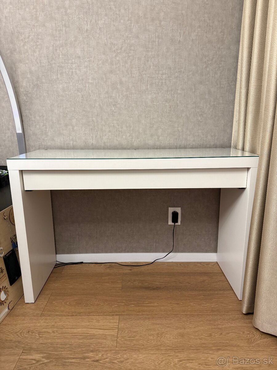 Predám stolík IKEA malm