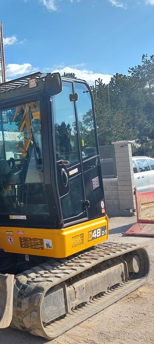 Gumový pás na JCB bager 48Z1