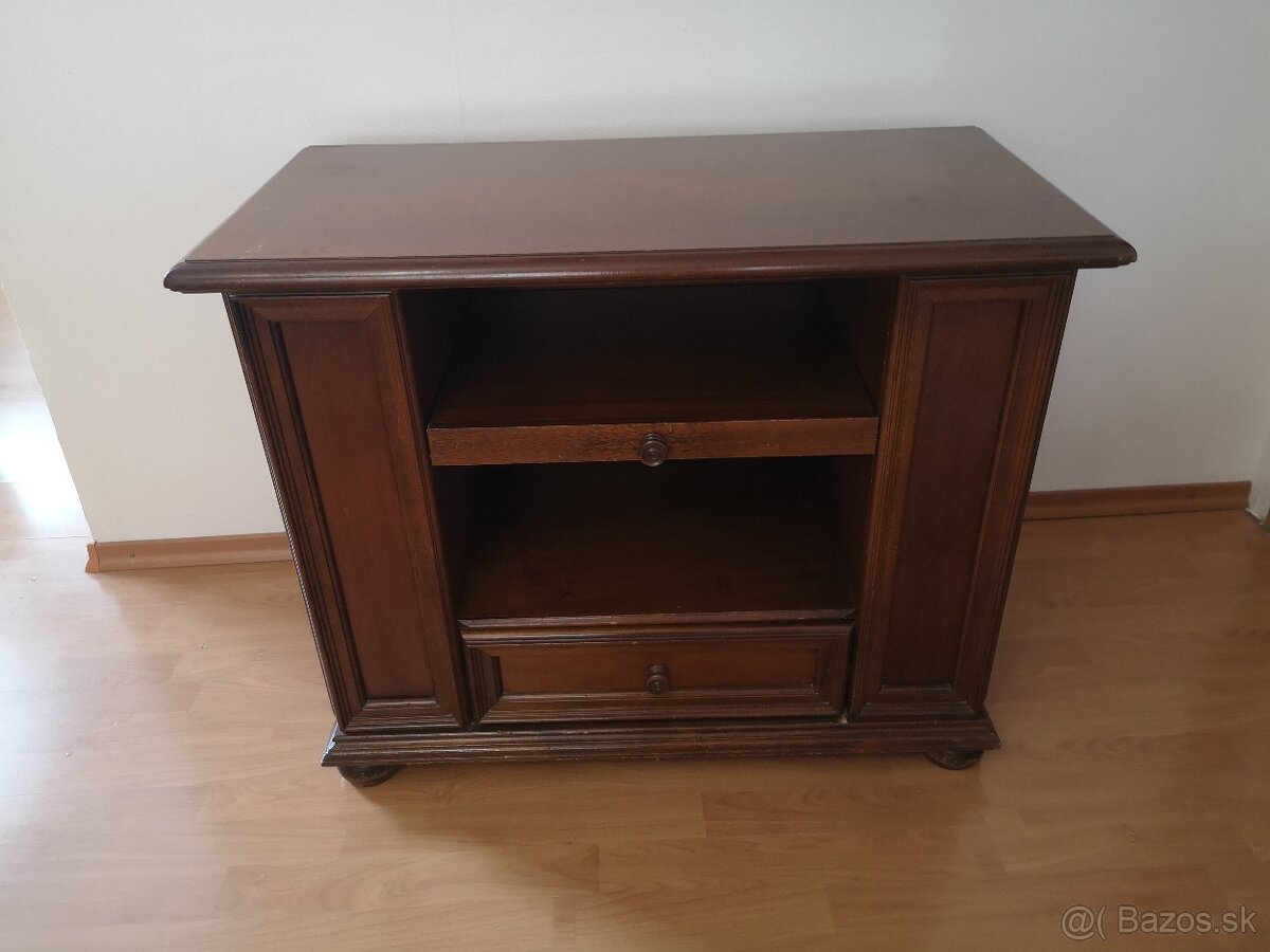 Televízny stolík