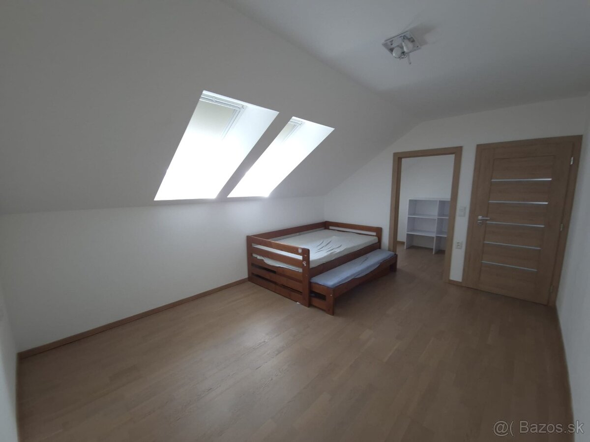 2x vyvýšená posteľ s výsuvným lôžkom