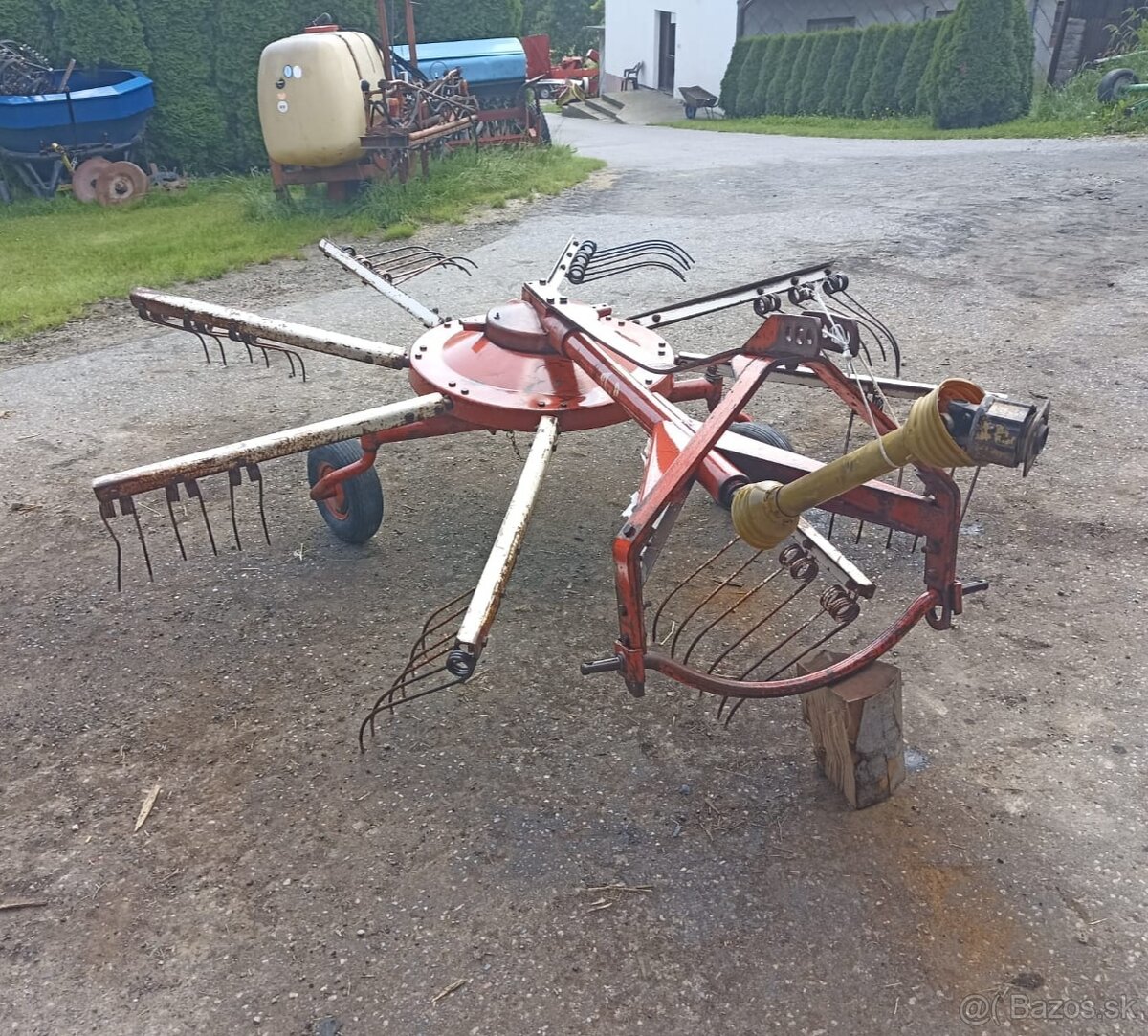 Zhrňovač Deutz-Fahr