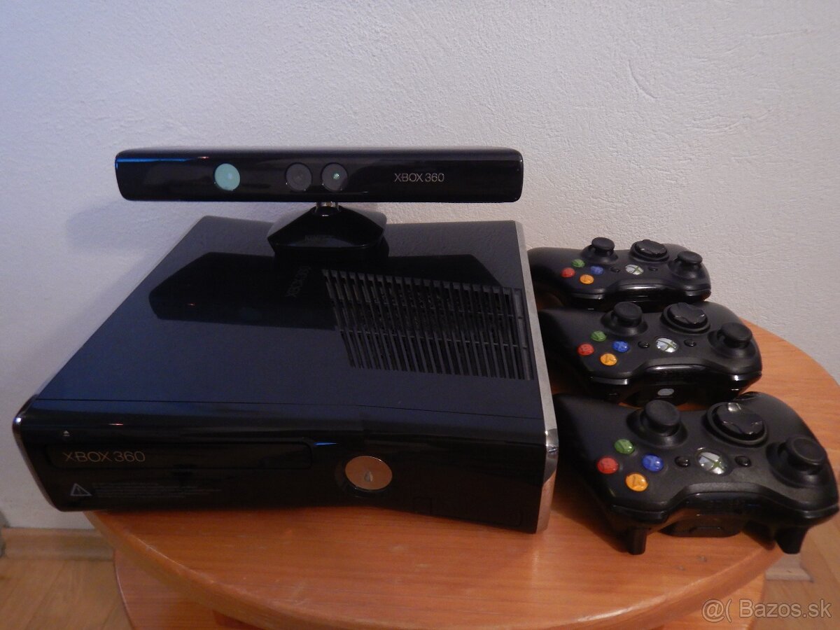Xbox konzola + kinect + 3x diaľkový ovládač + príslušenstvo