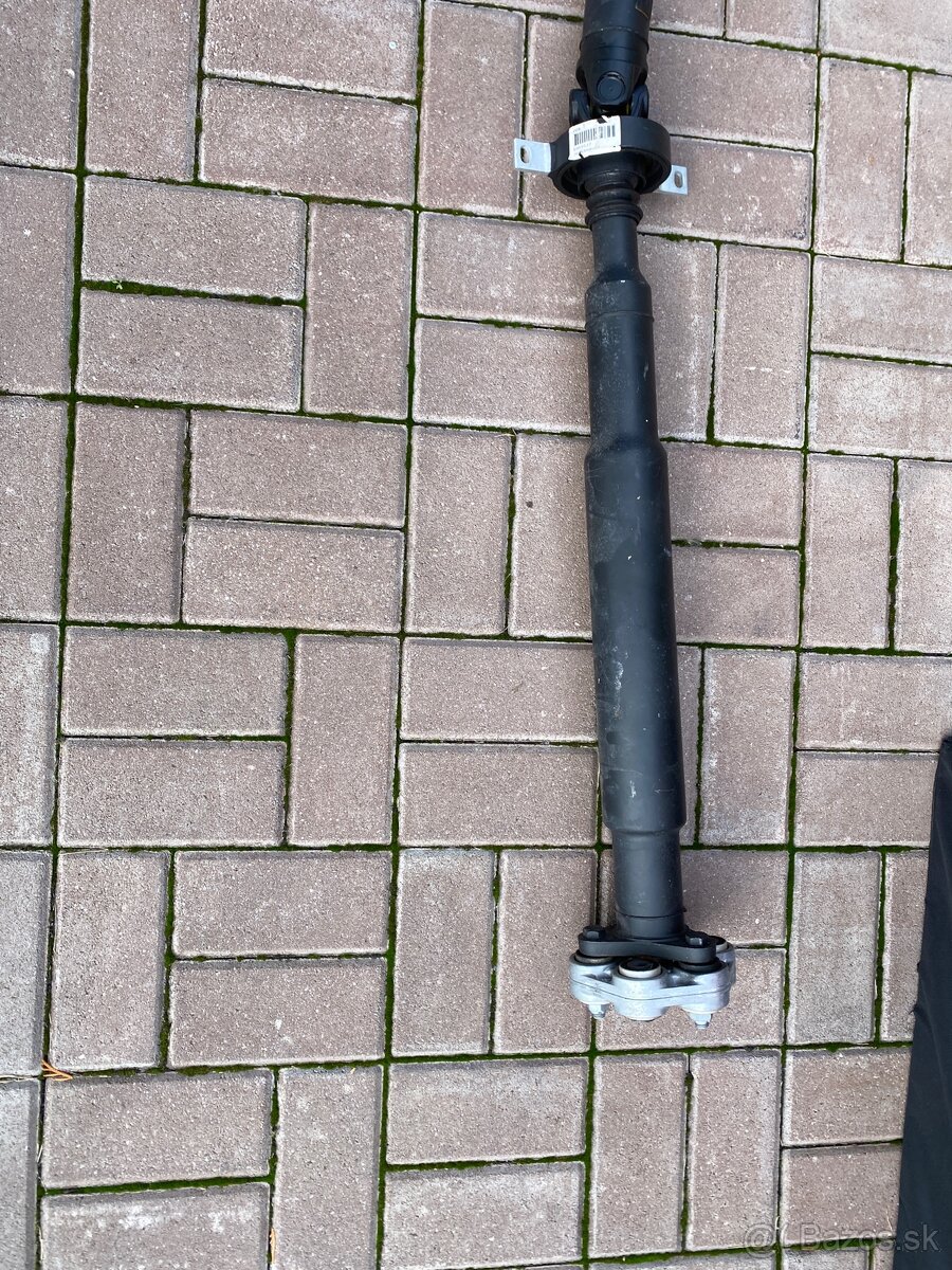 Predám kardanový hriadeľ na BMW F30