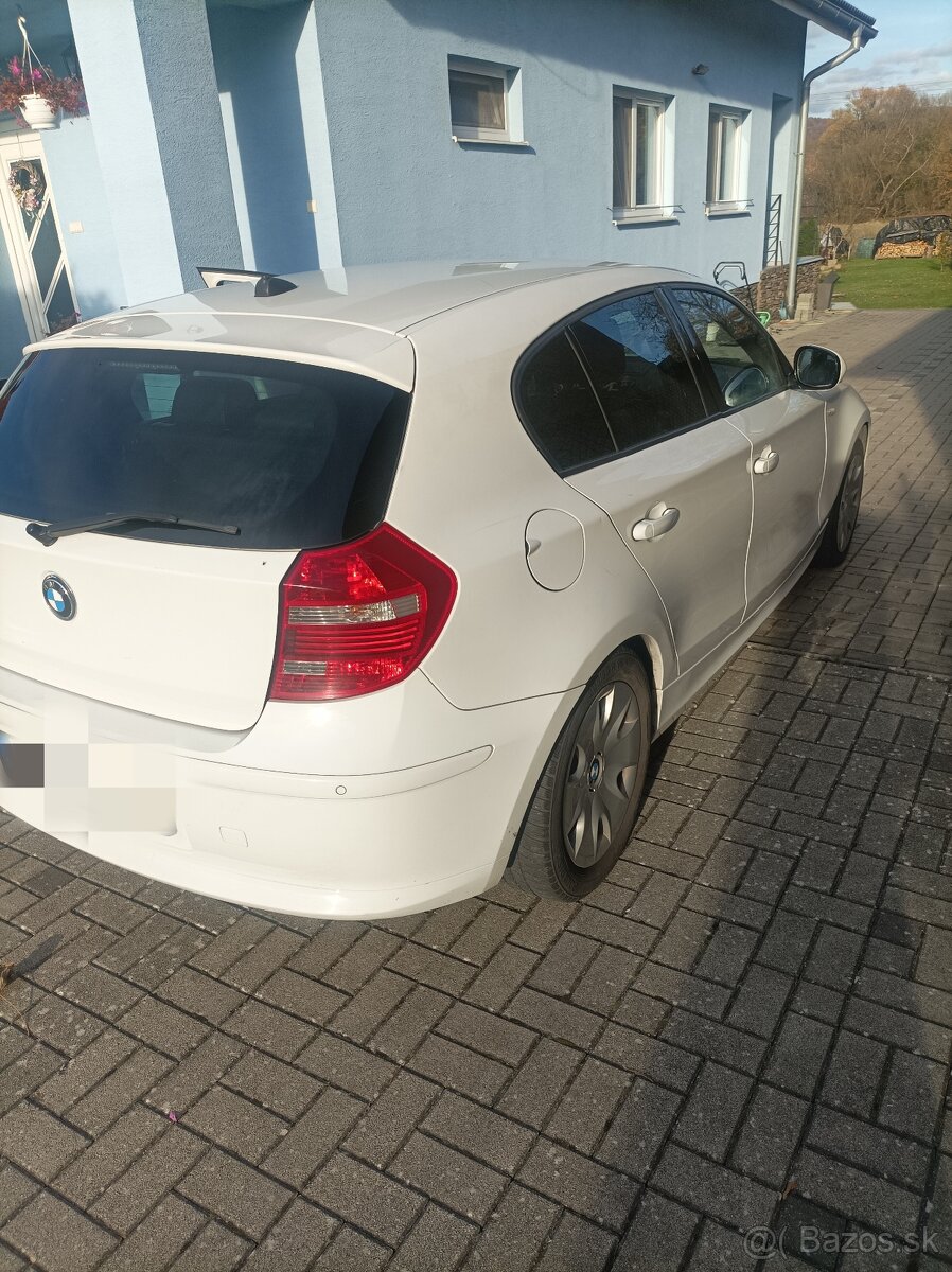 BMW rad 1 118d automat r.2011