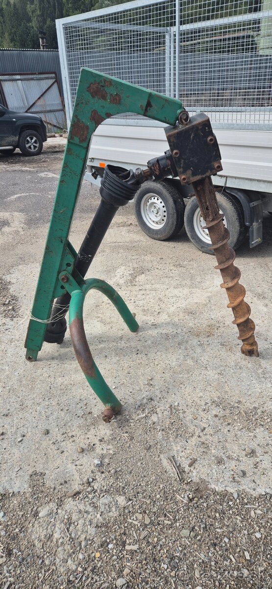 Zemný vrtak bistron na traktor