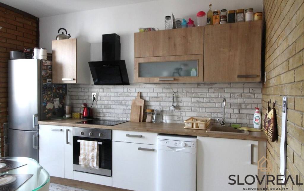 SLOVREAL - Predaj 4 izbového bytu v Banskej Štiavnici