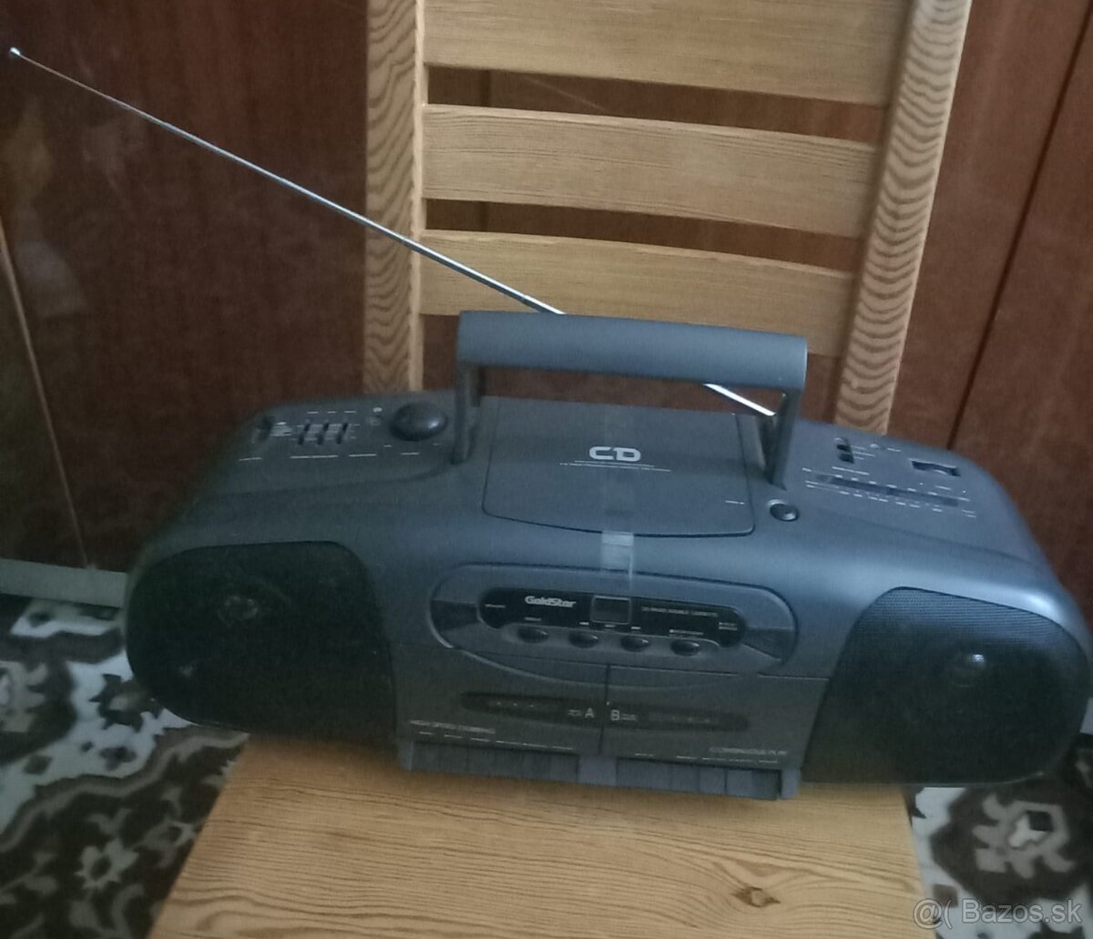 Predám - GOLDSTAR COMPACT DISC STEREO RADIO.