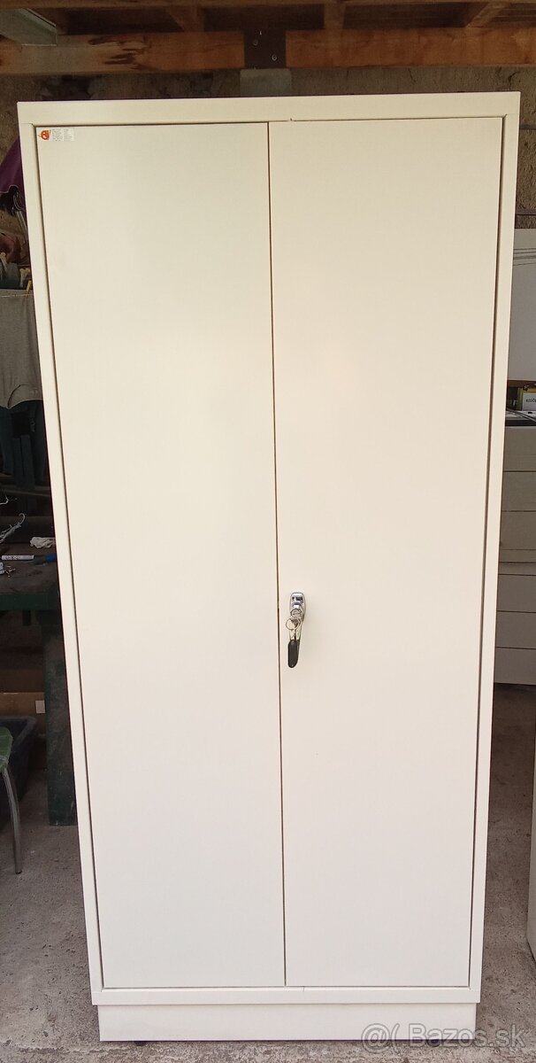 Plechová skriňa....