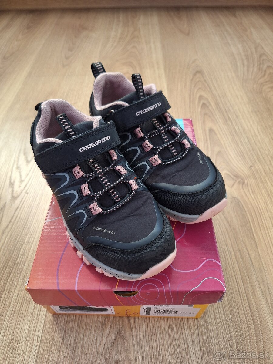 Trekové topánky 33