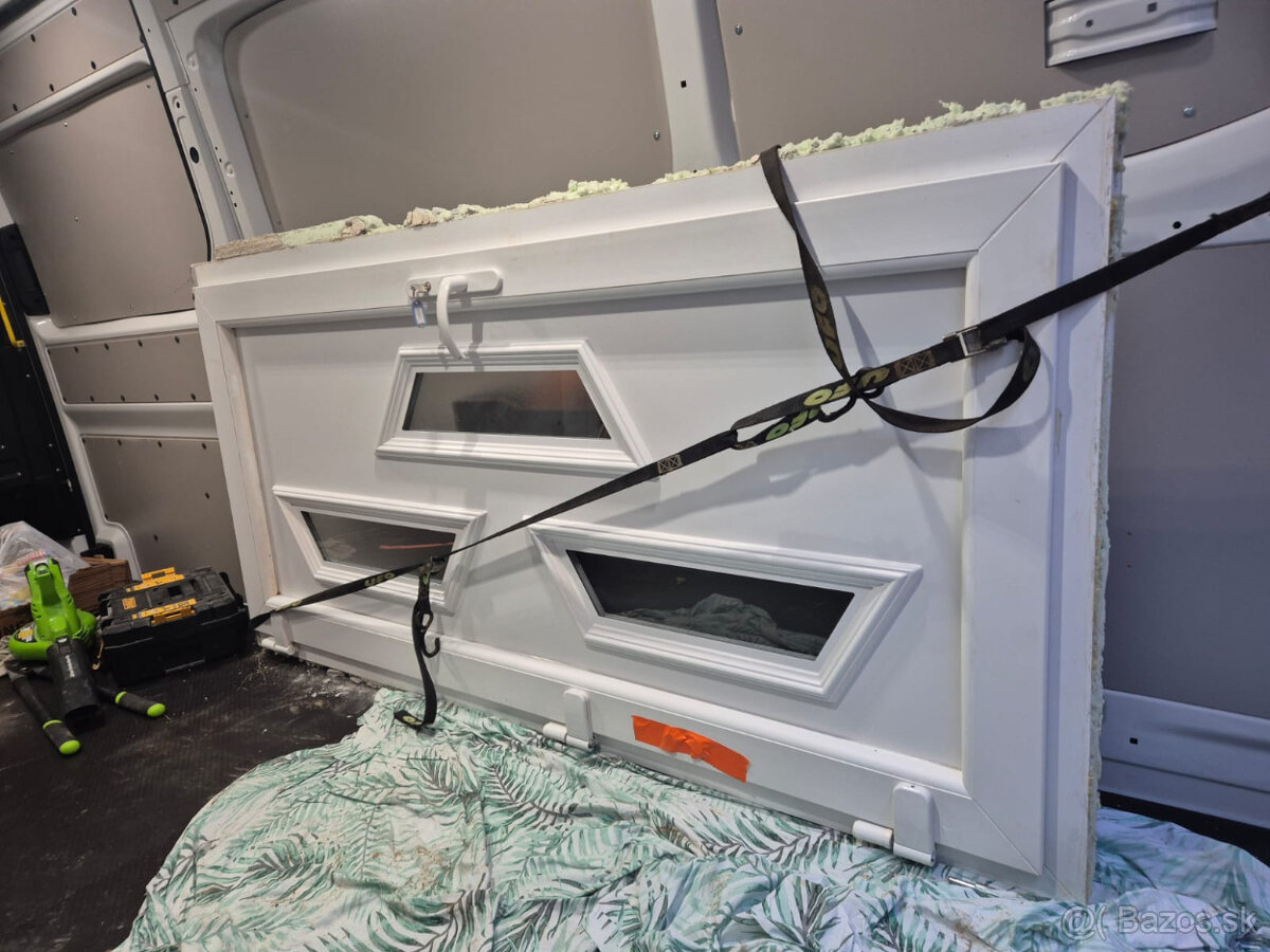 vchodové dvere plastové